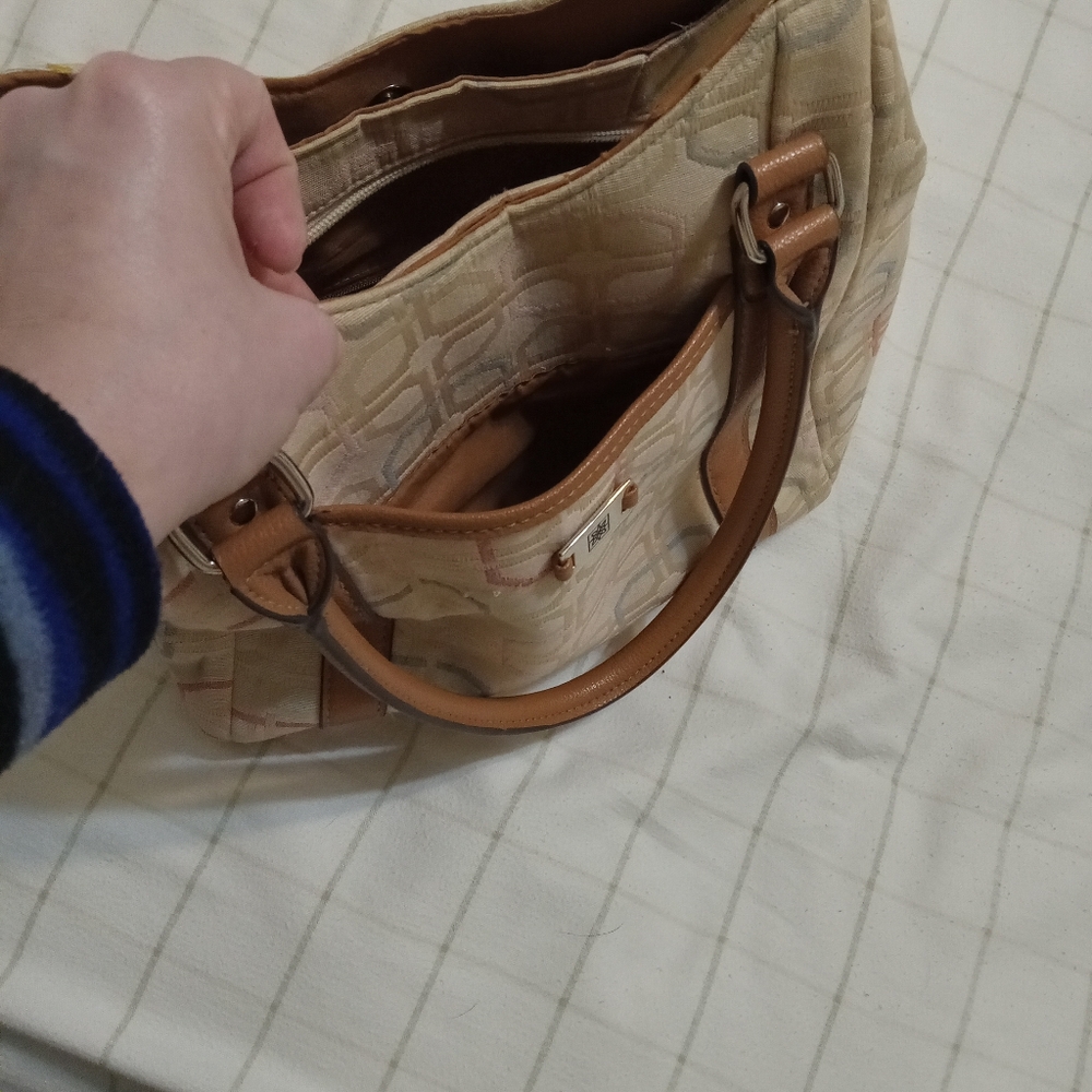 George Shoulder Bag - Picture 9 of 10
